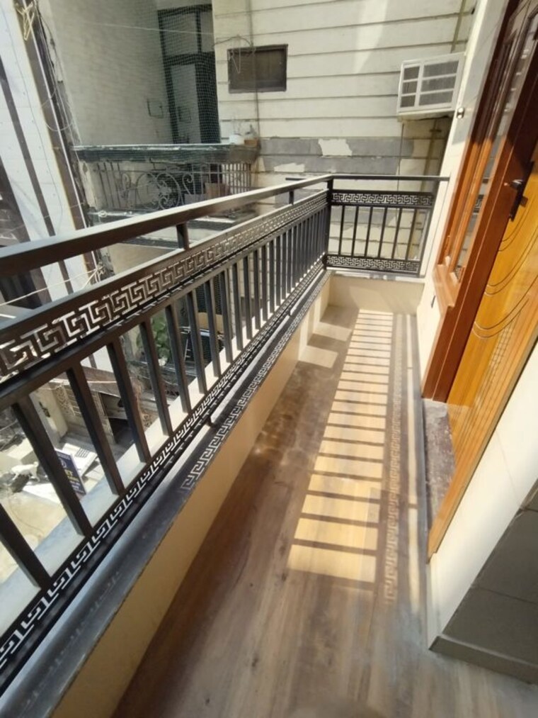 Balcony, uttam nagar 4 Bedroom 120 Sq.Yd. Builder Floor In Uttam Nagar Delhi 10010235