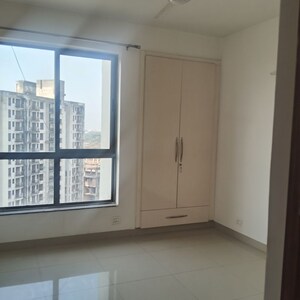 Room in 3.5 BHK Apartment at Unitech The Residences Gurgaon, Sector 33 – for Rent