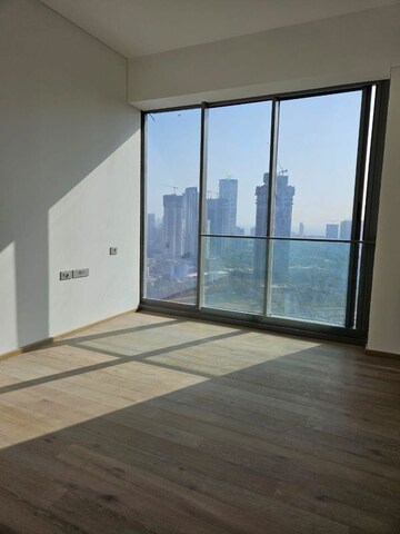 Room in 4 BHK Apartment at Rustomjee Crown, Prabhadevi – for Rent