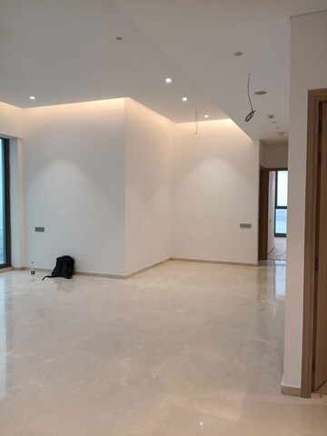 Room in 4 BHK Apartment at Rustomjee Crown, Prabhadevi – for Rent