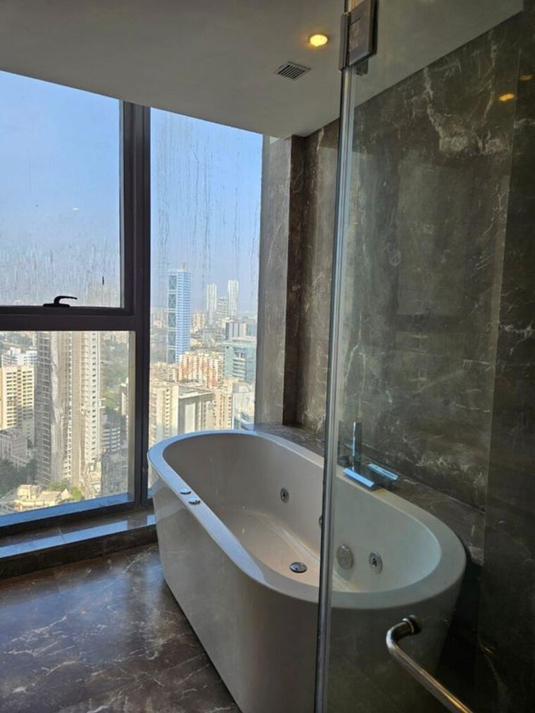 Bathroom, rustomjee-crown 4 Bedroom 2560 Sq.Ft. Apartment In Prabhadevi Mumbai 10010240