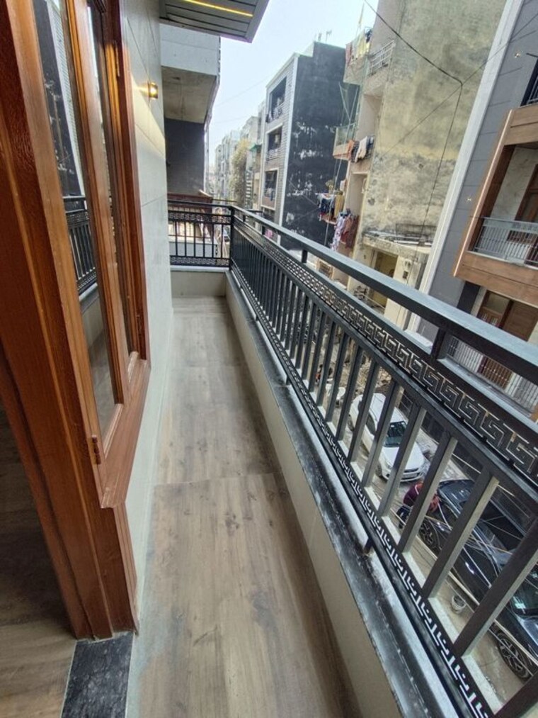 Balcony, uttam nagar 4 Bedroom 125 Sq.Yd. Builder Floor In Uttam Nagar Delhi 10010259