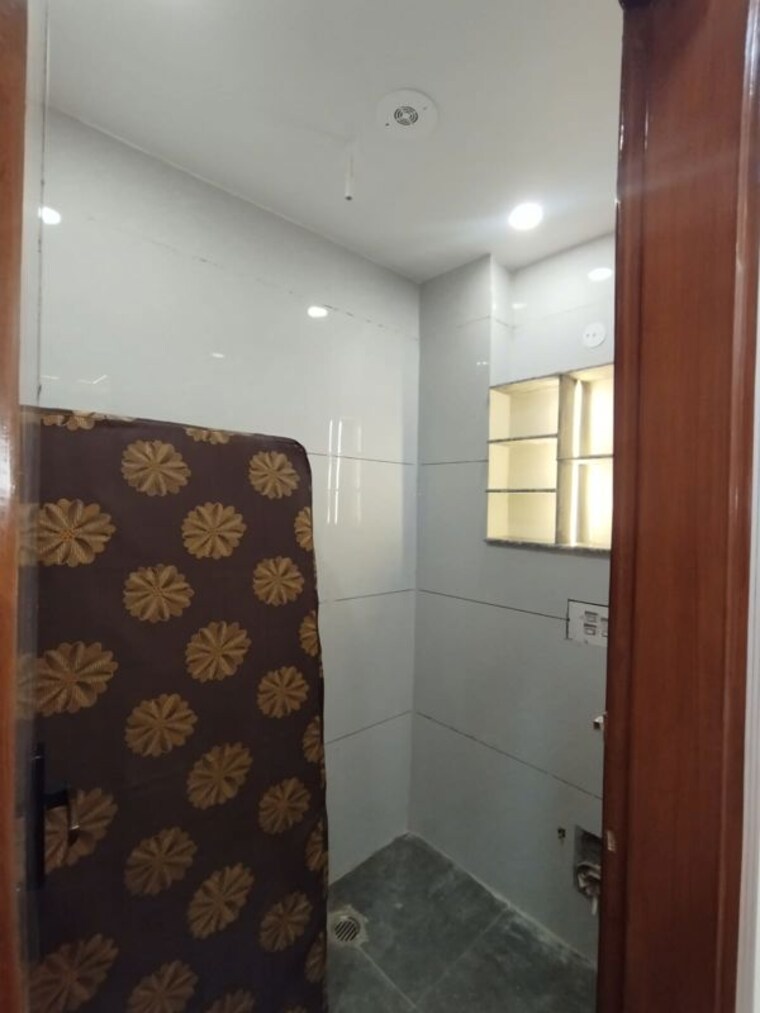 Bedroom, uttam nagar 4 Bedroom 125 Sq.Yd. Builder Floor In Uttam Nagar Delhi 10010259