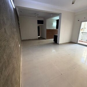 Room in 3 BHK Apartment at Antriksh Golf View, Sector 78 – for Rent