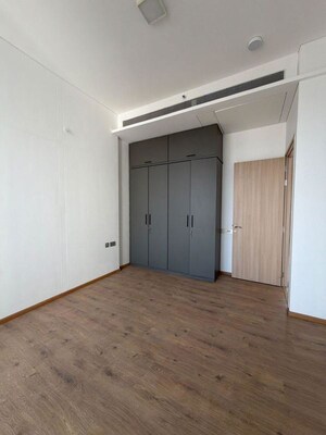 Room in 4 BHK Apartment at Rustomjee Crown, Prabhadevi – for Rent