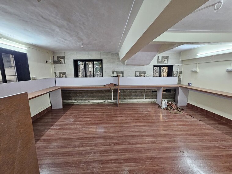  Parking, kharkar alley Commercial Office Space 300 Sq.Ft. In Kharkar Alley Thane 9980030