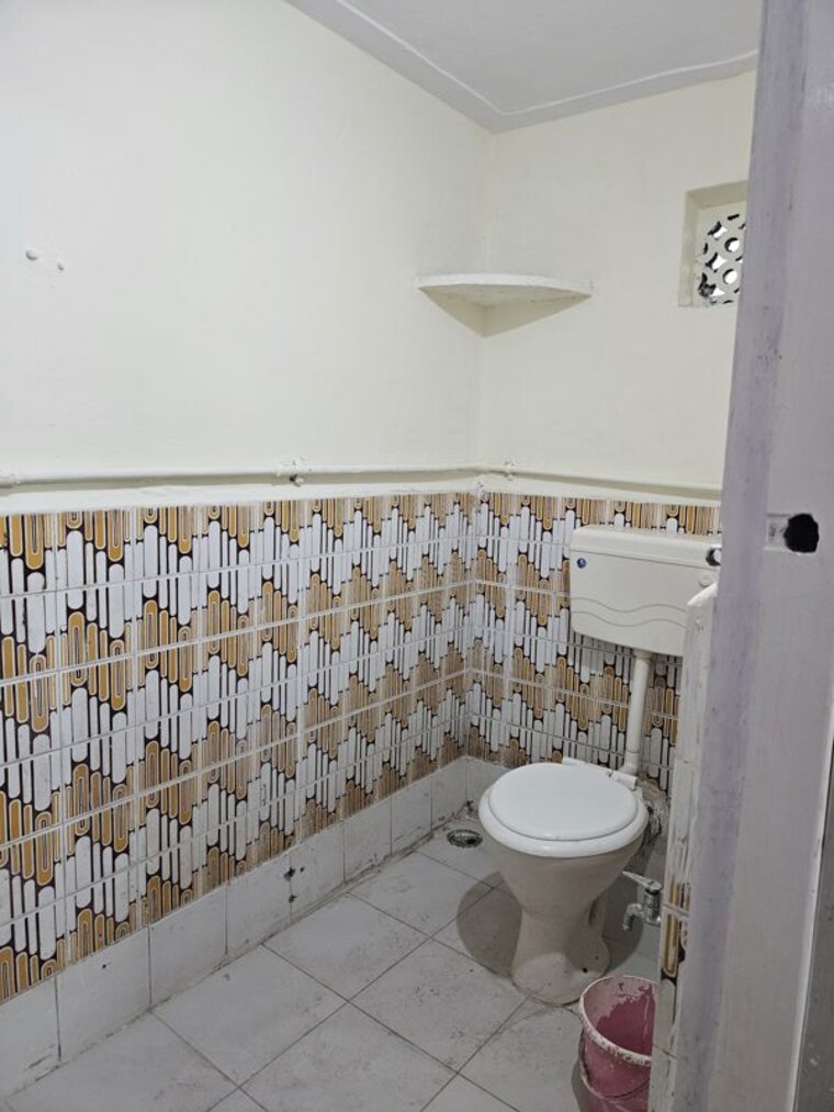 Bathroom, kharkar alley Commercial Office Space 300 Sq.Ft. In Kharkar Alley Thane 9980030