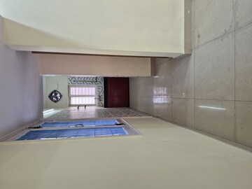 Room in 2.5 BHK Apartment at Mayur Vihar – for Rent