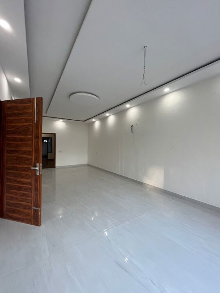 Room, sector 115 3 Bedroom 90 Sq.Yd. Villa In Sector 115 Mohali 10010321