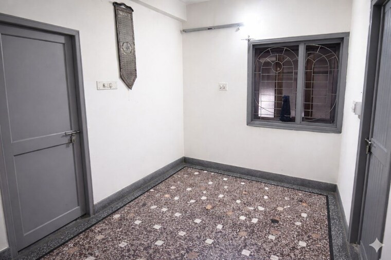 Room, gora bazar 2 Bedroom 650 Sq.Ft. Apartment In Gora Bazar Kolkata 10010337