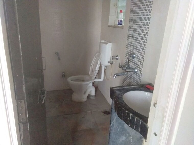 Bathroom, goel-sai-ganga 2 Bedroom 1050 Sq.Ft. Apartment In Undri Pune 10010395