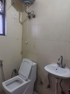 1 RkBuilder Floor For Rent in Saket