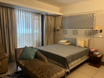 Bedroom in 6+ BHK Villa at DLF City Phase III, Sector 24 – for Sale