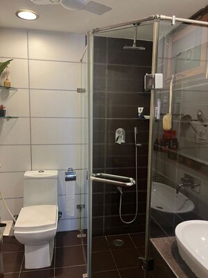 Bathroom in 6+ BHK Villa at DLF City Phase III, Sector 24 – for Sale
