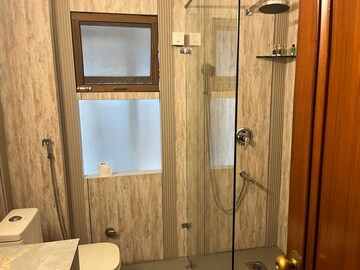 Furnished Amenities in 6+ BHK Villa at DLF City Phase III, Sector 24 – for Sale