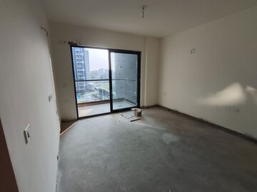 Room in 2.5 BHK Apartment at One OAK Natura, Sushant Golf City – for Sale