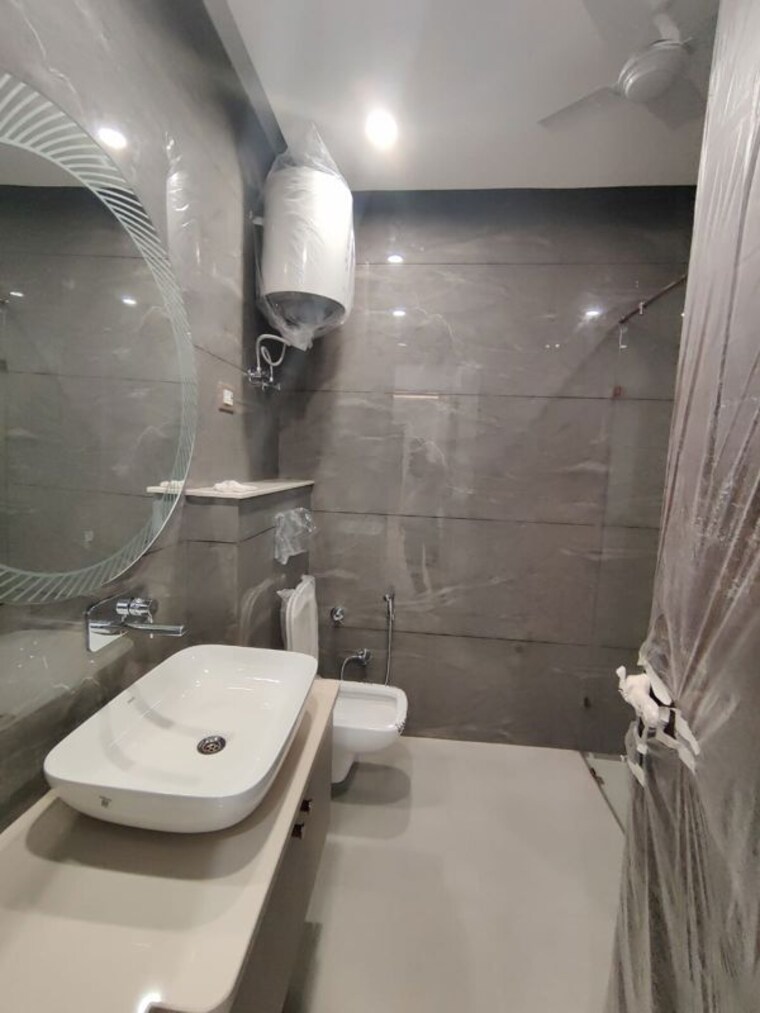 Bathroom, green fields colony 4 Bedroom 2850 Sq.Ft. Builder Floor In Green Fields Colony Faridabad 10010428