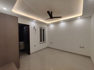 Room in 4 BHK Builder Floor at Green Fields Colony – for Rent