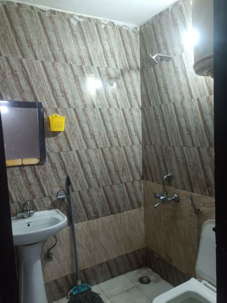 Bathroom, saket 1 Bedroom 500 Sq.Ft. Builder Floor In Saket Delhi 10010431