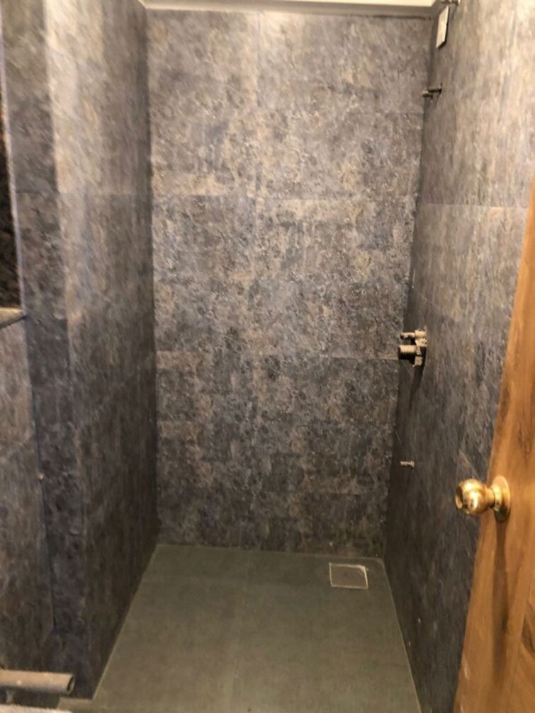 Bathroom, santacruz west 3 Bedroom 1100 Sq.Ft. Apartment In Santacruz West Mumbai 10010455