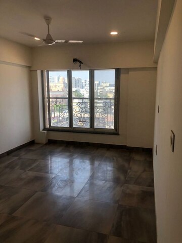 Room in 3 BHK Apartment at Santacruz West – for Rent