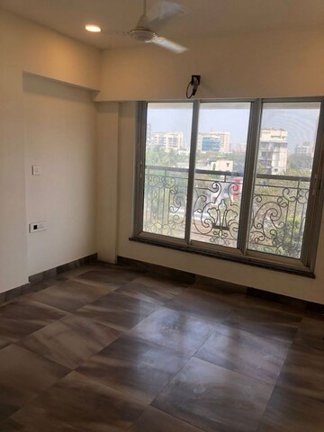 Room in 3 BHK Apartment at Santacruz West – for Rent