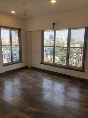 Room in 3 BHK Apartment at Santacruz West – for Rent