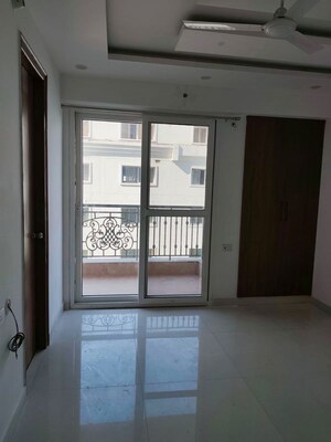 Room in 3 BHK Builder Floor at Gomti Nagar – for Rent