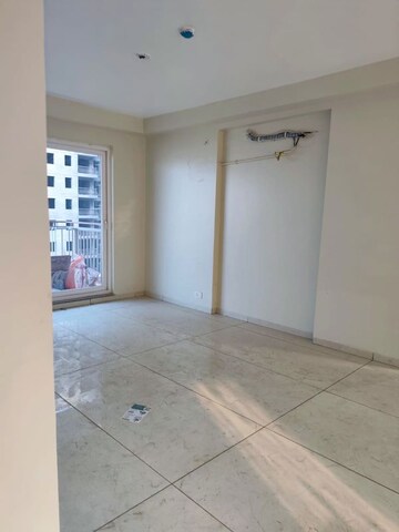 Room in 3 BHK Builder Floor at Gomti Nagar – for Rent