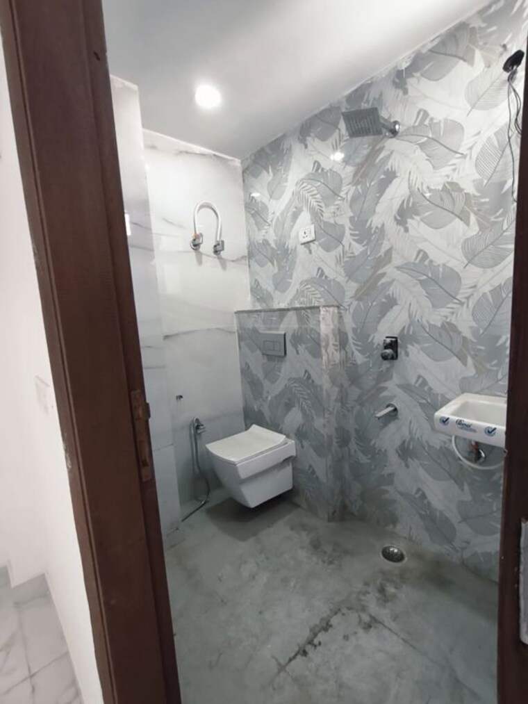 Bathroom, saket 2 Bedroom 1000 Sq.Ft. Apartment In Saket Delhi 10010470