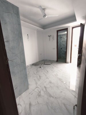 Room in 2 BHK Apartment at Saket – for Rent