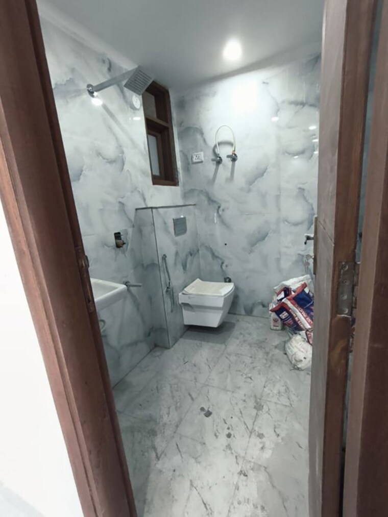 Bathroom, saket 2 Bedroom 1000 Sq.Ft. Apartment In Saket Delhi 10010470