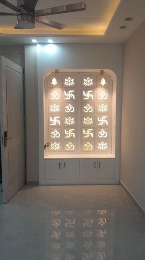 Building Lobby in 4 BHK Builder Floor at Shivkripa Orchid Gyan Khand, Gyan Khand I – for Sale