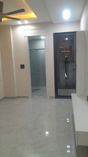 Building Lobby in 4 BHK Builder Floor at Shivkripa Orchid Gyan Khand, Gyan Khand I – for Sale