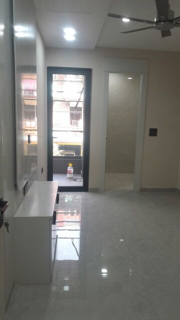 Building Lobby in 4 BHK Builder Floor at Shivkripa Orchid Gyan Khand, Gyan Khand I – for Sale