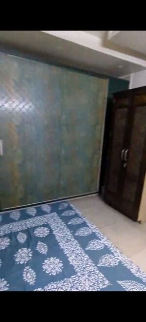 Furnished Amenities in 2.5 BHK Apartment at Karol Bagh – for Rent
