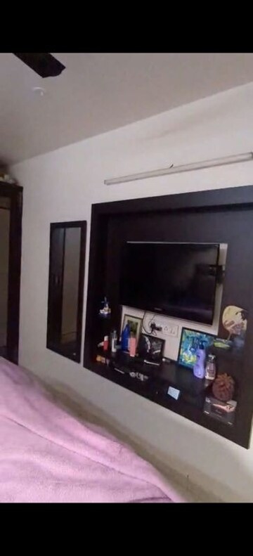 Furnished Amenities in 2.5 BHK Apartment at Karol Bagh – for Rent