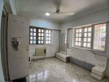 Parking in 4 BHK Apartment at Brighton Tower, Andheri West – for Rent