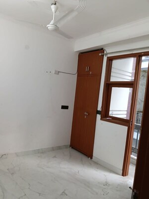 Room in 4 BHK Villa at Chattarpur – for Sale