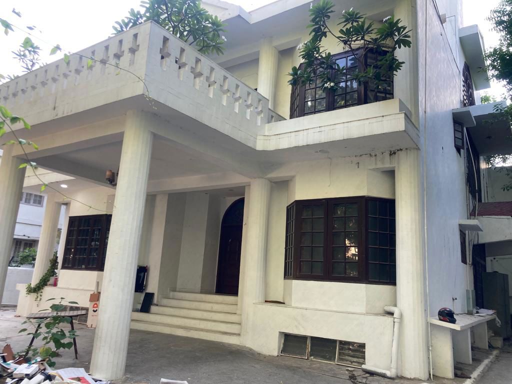 4 BHK + Pooja Room,Servant Room,Study Room Villa For Sale in Chattarpur