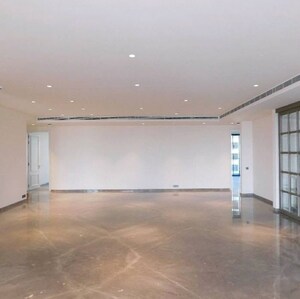  Shop For Sale in Commercial Street