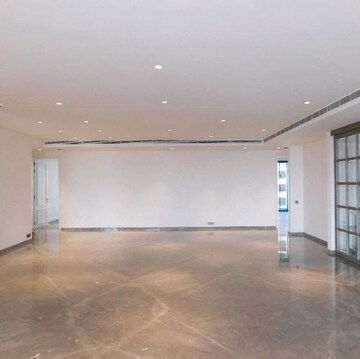  Shop For Sale in Commercial Street