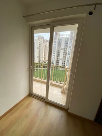 Room in 3 BHK Apartment at Emaar Gurgaon Greens, Sector 102 – for Rent