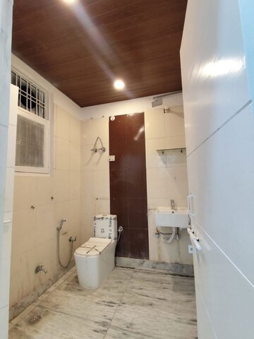 Attached Bathroom in 4 BHK Builder Floor at Nest Floor I, Green Fields Colony – for Rent