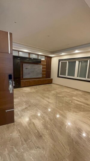 Room in 2 BHK Builder Floor at RPS Palm Drive, Sector 88 – for Rent