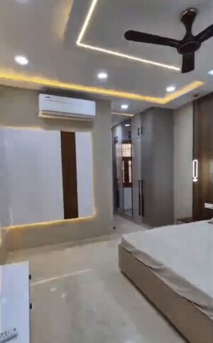 Room in 3 BHK Apartment at BPTP Amstoria, Sector 102 – for Rent