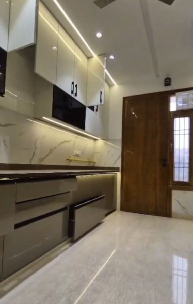 Kitchen, bptp-amstoria 3 Bedroom 2384 Sq.Ft. Apartment In Sector 102 Gurgaon 10010586