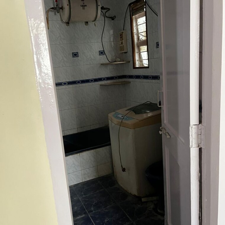 Bathroom, aundh 1 Bedroom 500 Sq.Ft. Apartment In Aundh Pune 10010609
