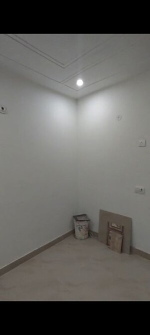 Furnished Amenities in 2 BHK Builder Floor at Dwarka Mor – for Rent