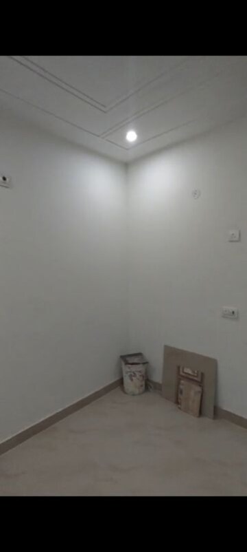 Furnished Amenities in 2 BHK Builder Floor at Dwarka Mor – for Rent